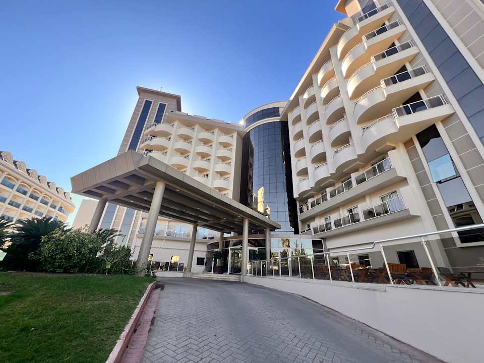 Außenansicht Saturn Palace Resort Hotel