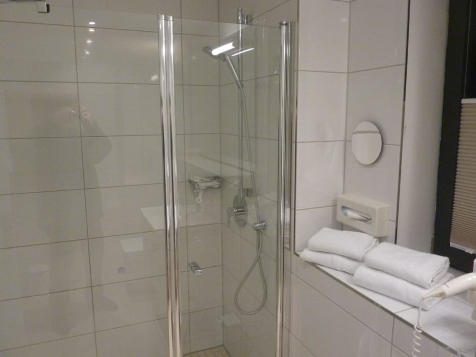Großzügige Dusche Dünenhotel Alt-Rantum