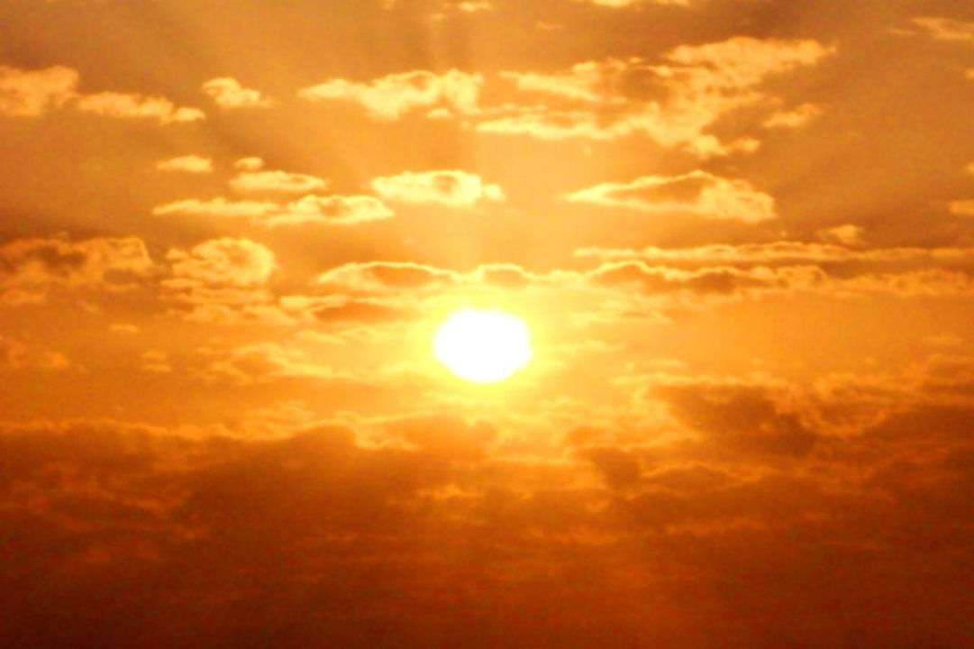 Sonnenaufgang, gesehen von unserer Terrasse aus Three Corners Sea Beach Resort