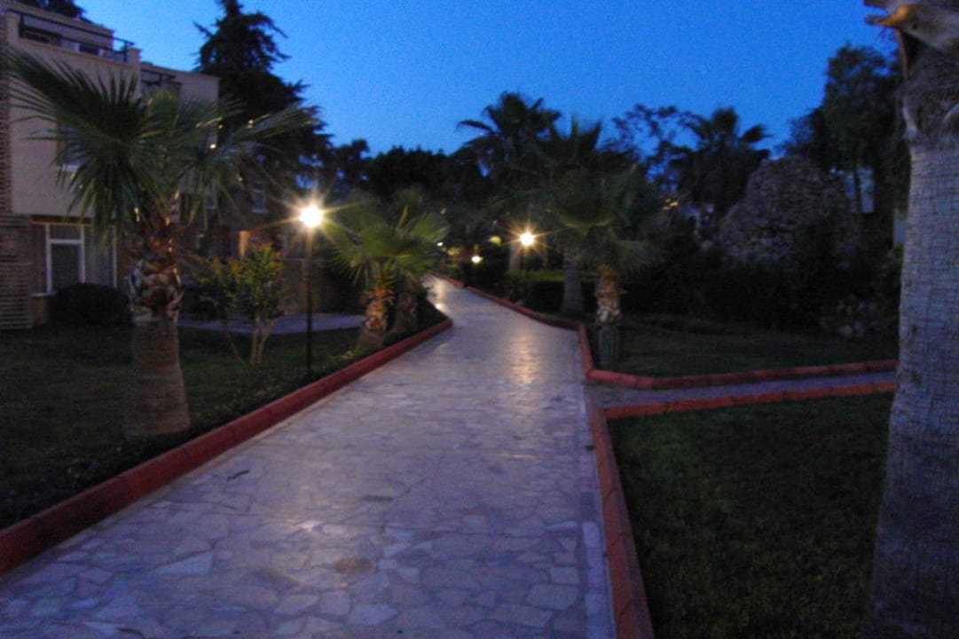 Hotelanlage bei Nacht Mira Meridia Beach Hotel