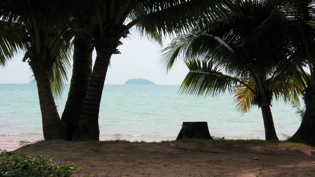 Blick vom Pool Richtung Strand Koh Chang Paradise Resort & Spa