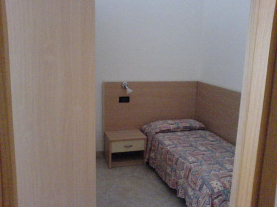 Vechio Faro, Schlafzimmer mit drei Betten Residence Vecchio Faro