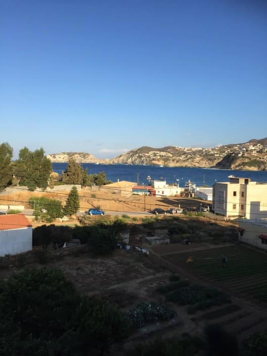 Blick von der Poolbar auf den Stadtstrand Hotel Alexander House