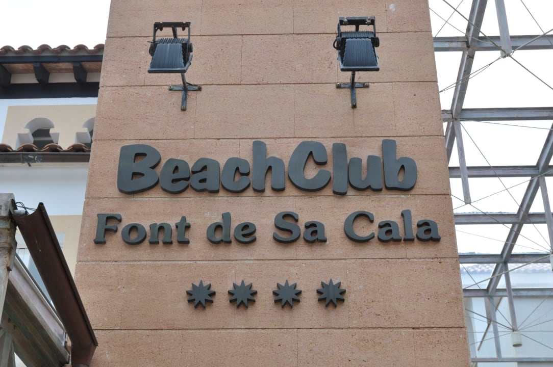 Eingang Hotel Beach Club Font de Sa Cala