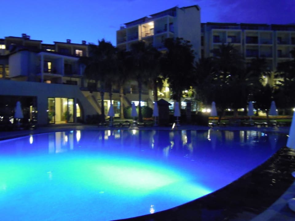 Die Beleuchtung der Poolanlage - traumhaft! Arum Barut Collection