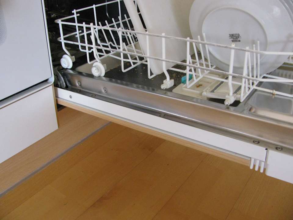 Küche - GSM - fehlende Räder - links Fewo 2.5 Haus Arkonablick