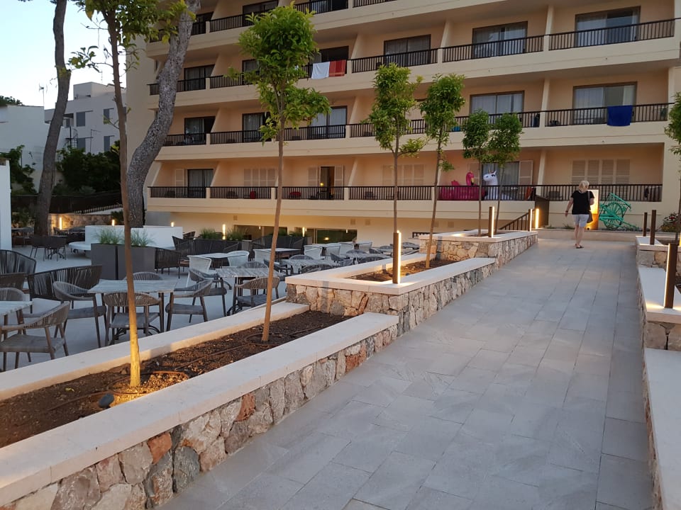 Superior Zimmer mit Ausblick zu neuem Poolbereich und Poolba Hotel Bella Playa & Spa