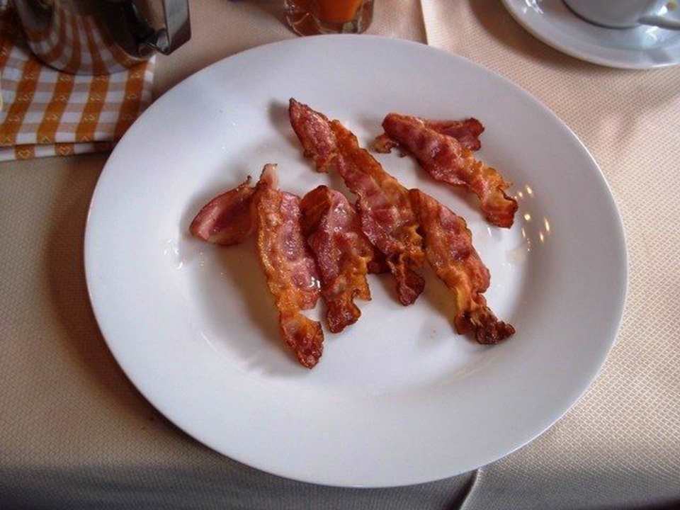 Frisch gebratener Speck Alphotel Tyrol