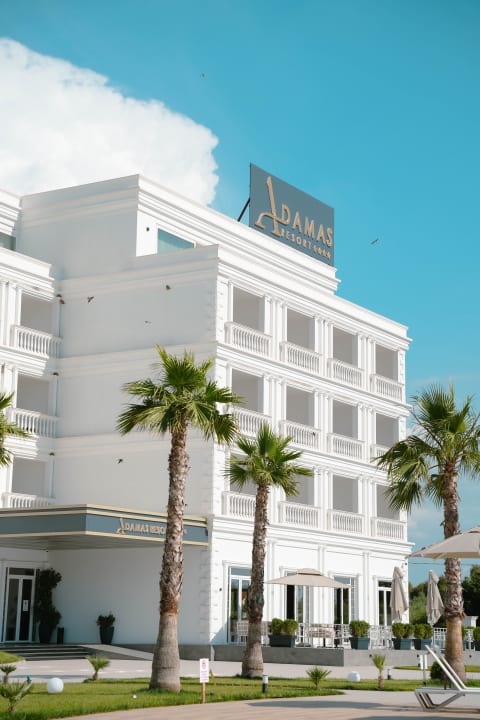 Außenansicht Adamas Resort & Hotel