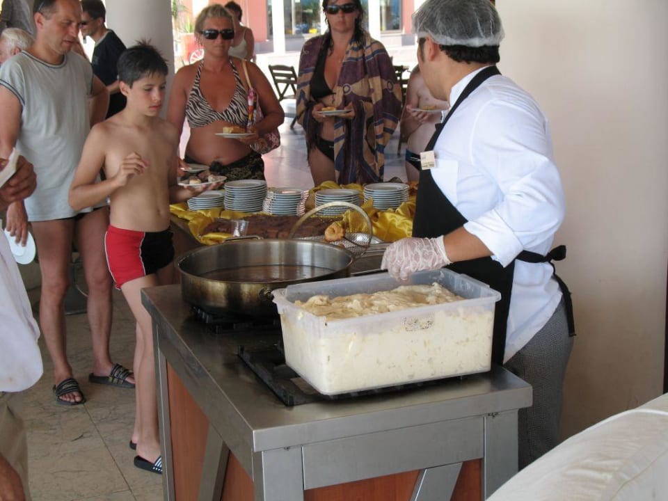 Gebäck zur Kaffeezeit TUI BLUE Palm Garden