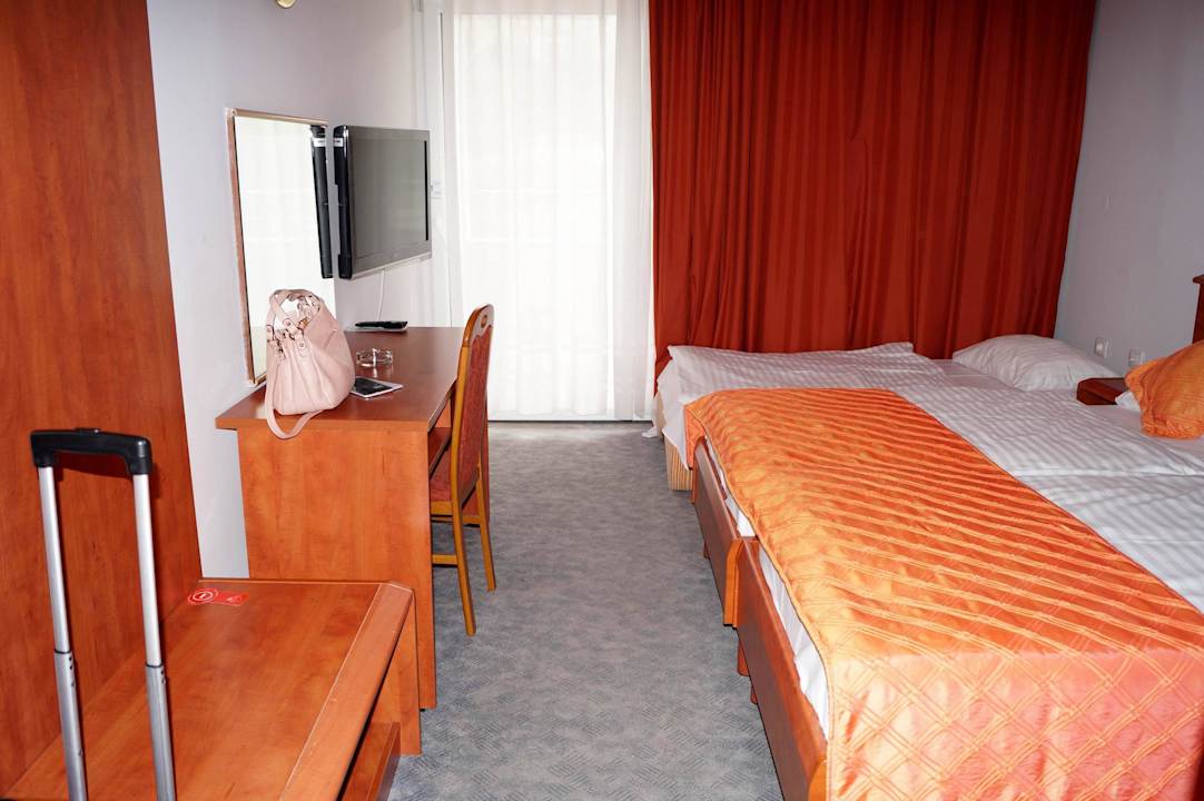 Raum / Zimmer / Schlafbereich (Innenansicht) Hotel Baska