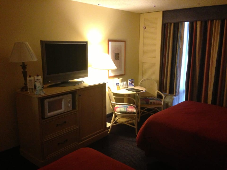 5 Best Western Plus Hotel Universal Inn