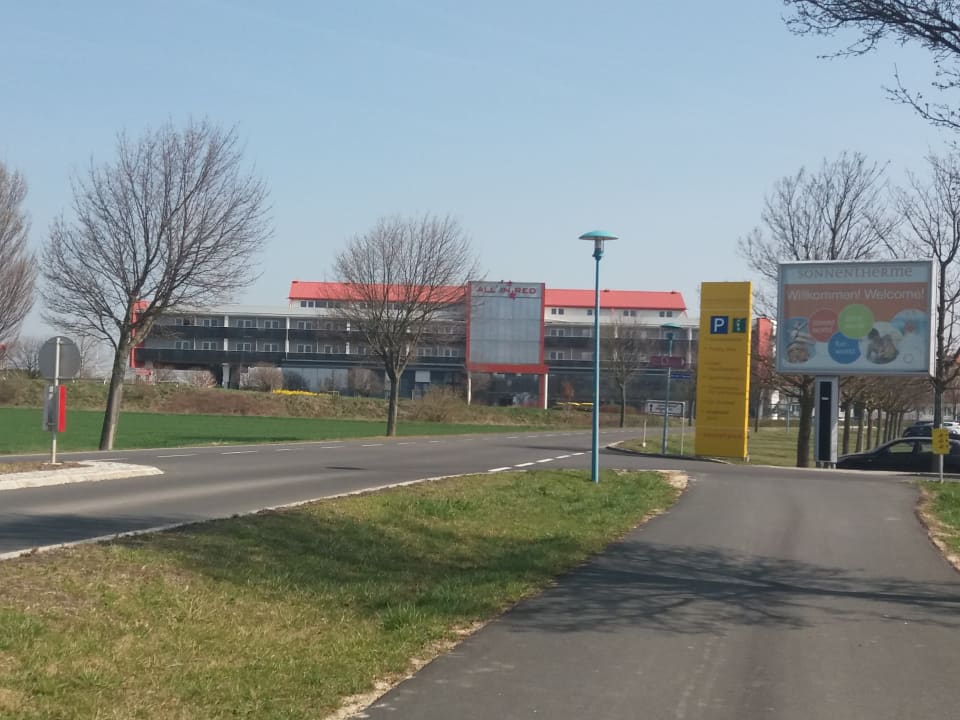 Außenansicht All In Red Thermenhotel