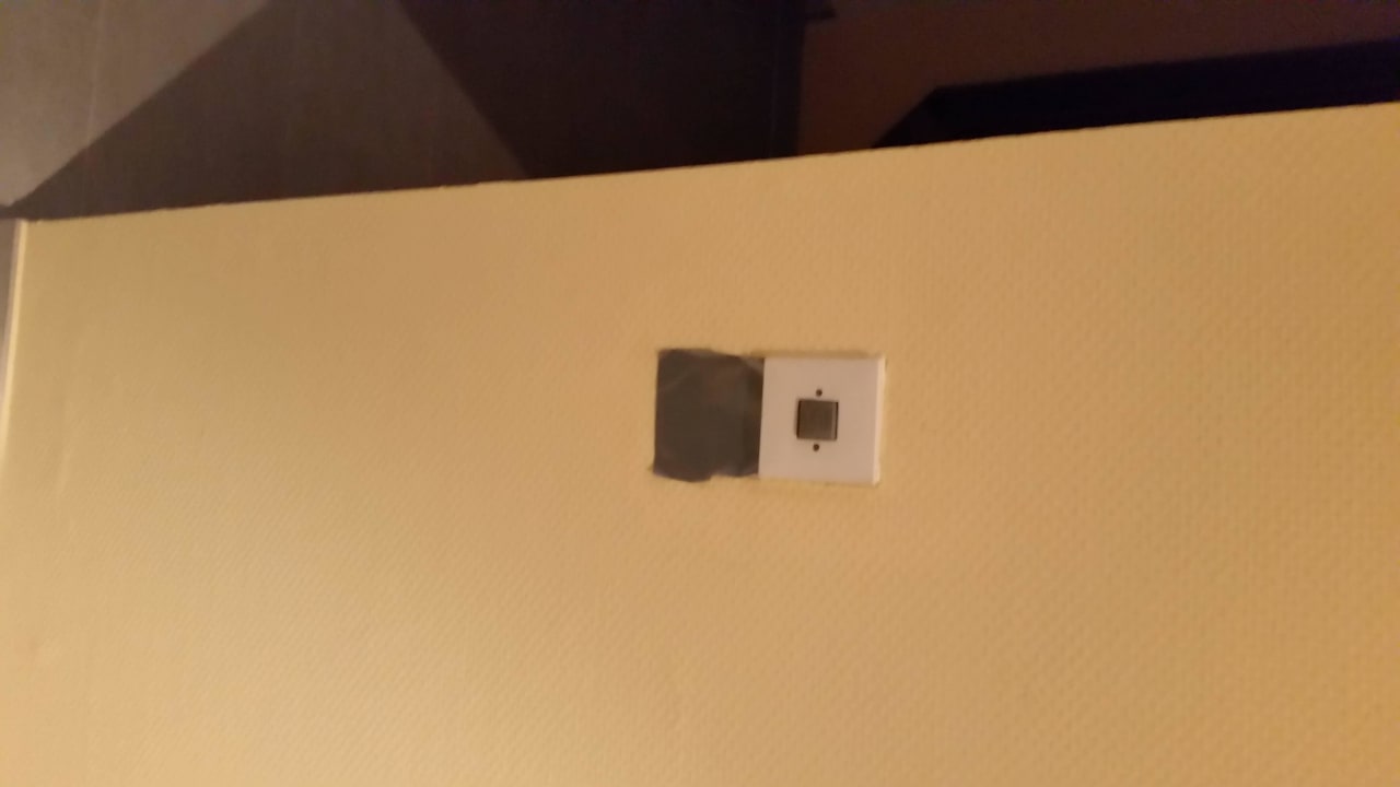 Zugeklebte Steckdose in Sauna! Hotel Lochmühle