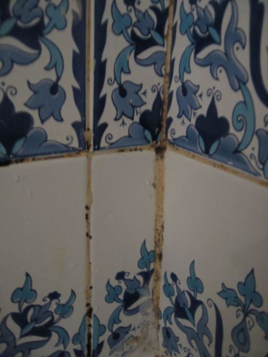 Duschbereich im Badezimmer Calimera One Resort Jockey