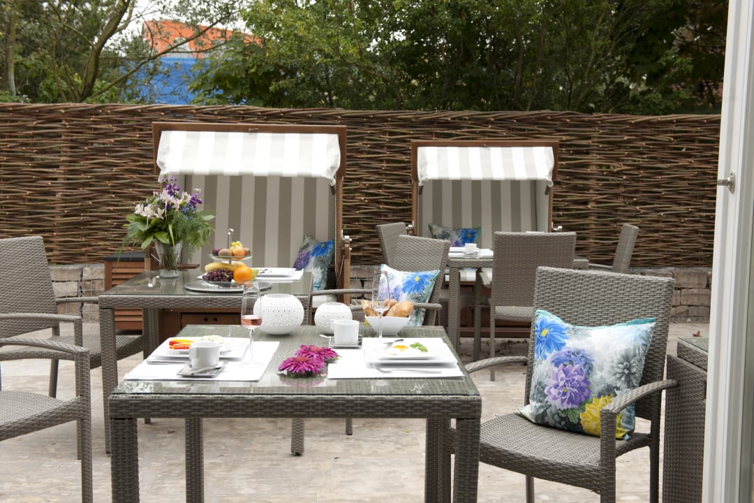 Frühstücksterrasse  Hotel Strand am Königshafen