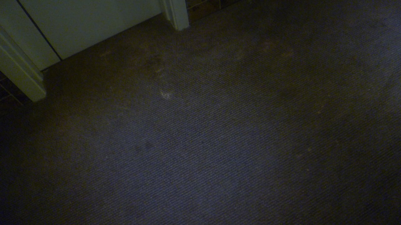 Viele große Flecken auf dem Flur Topázio Vibe Beach Hotel & Apartments