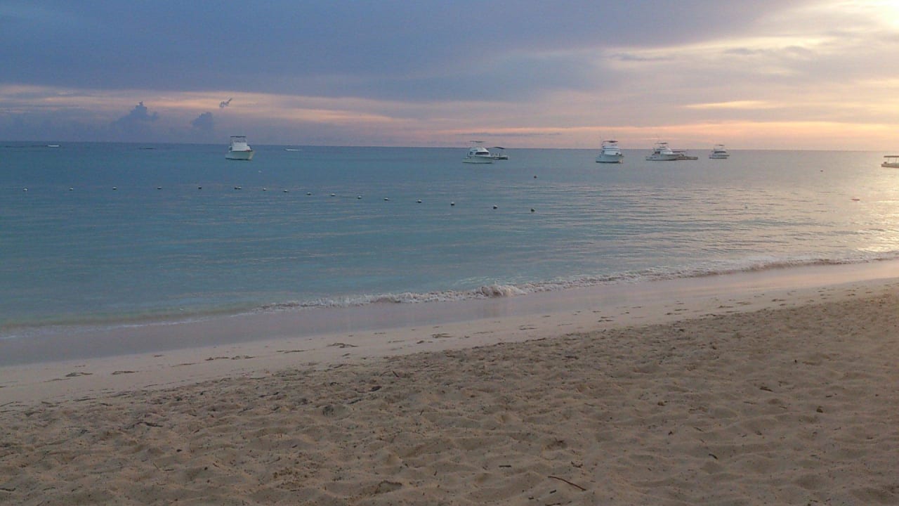 Strand frühs um 6.00 Uhr Grand Palladium Select Bávaro Resort & Spa