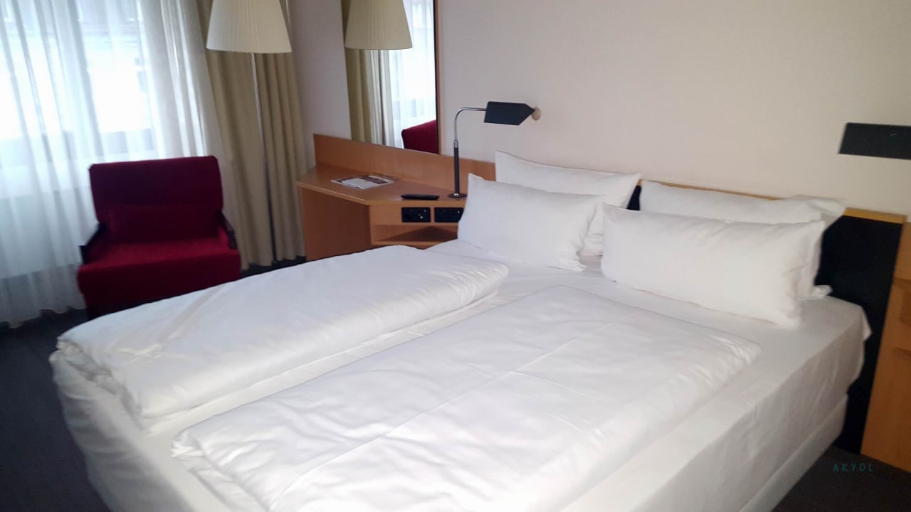 Zimmer Hotel NH Düsseldorf City