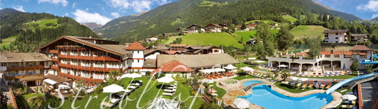 Gesamtblick über das Hotel STROBLHOF Active Family SPA Resort