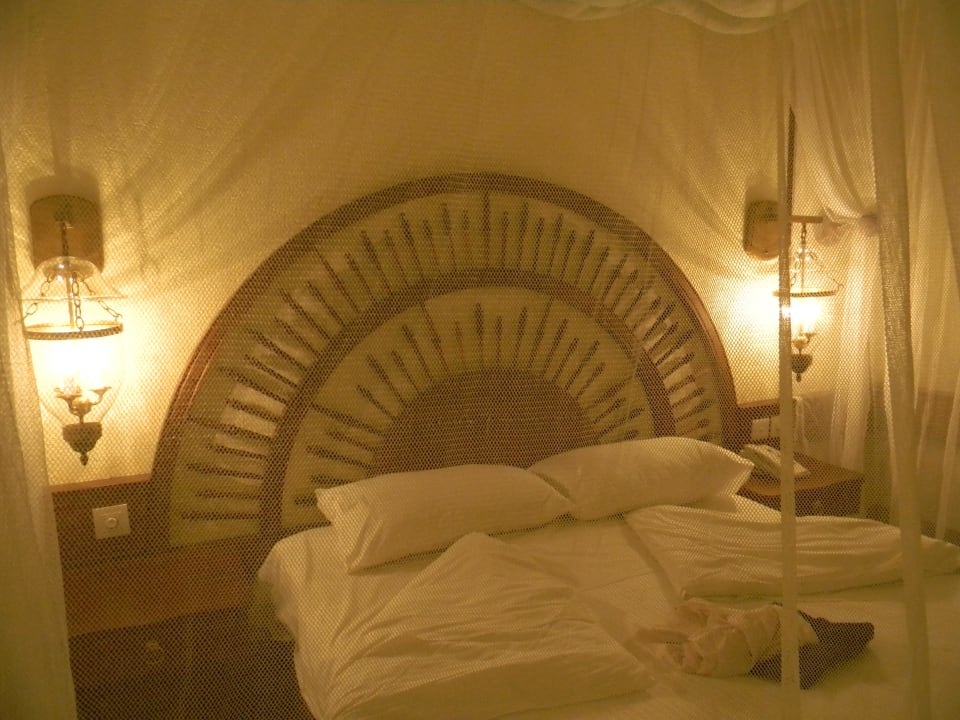 Bett, für die Nacht vorbereitet Manyara Wildlife Safari Camp