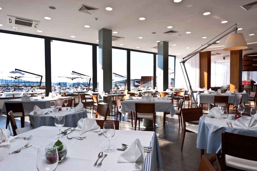 Restaurant  Hotel IN Biograd
