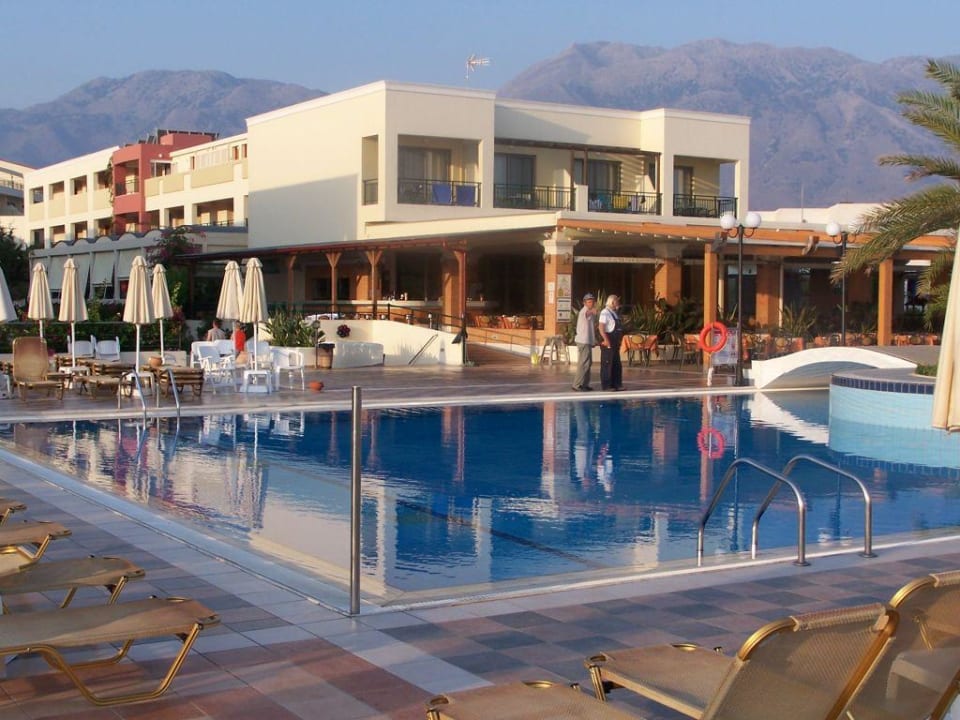 Morgenstimmung am Pool Hydramis Palace Beach Resort