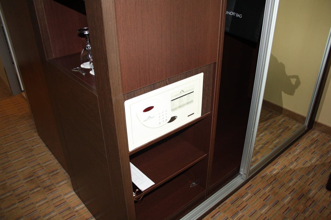 Safe elaya hotel hamburg finkenwerder