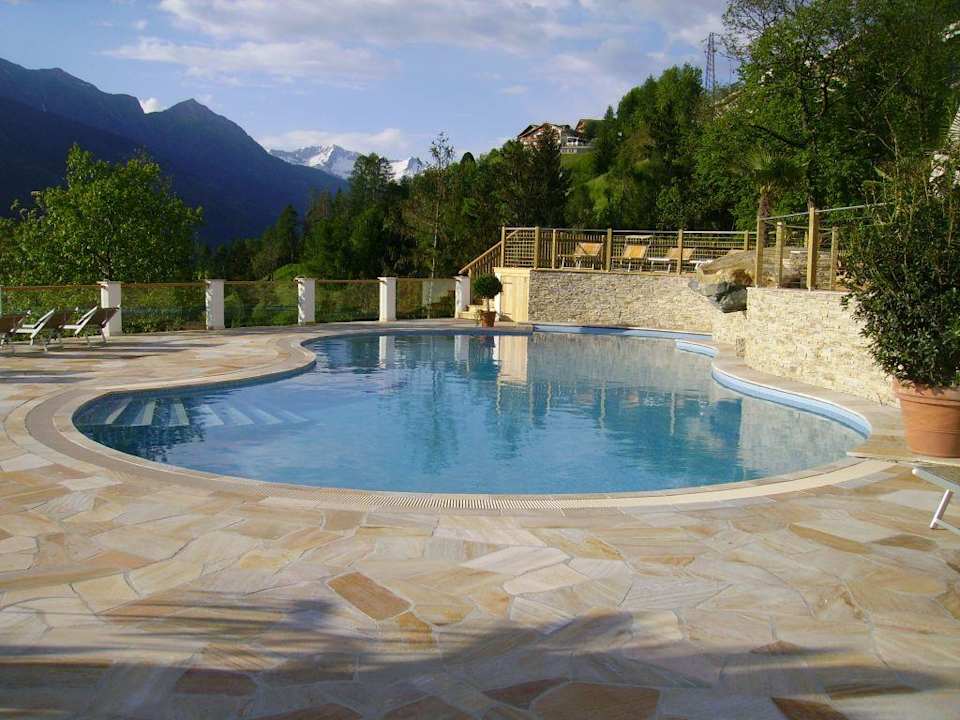 neugebauter Außenpool Hotel Panorama