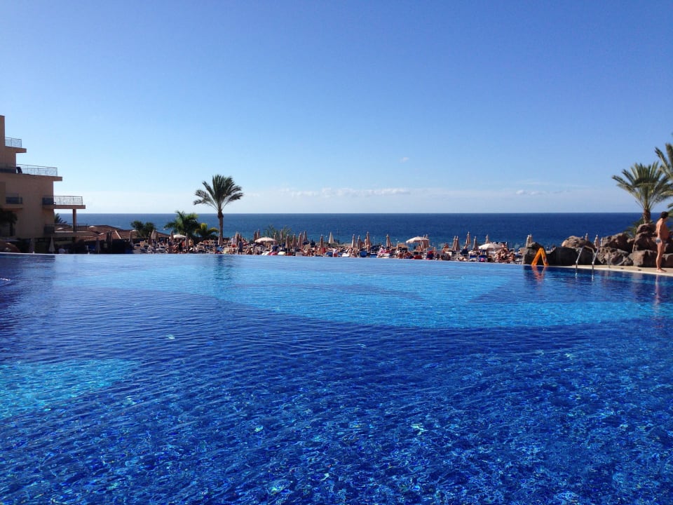 Großer Pool (der etwas kälter ist, als der untere) Hotel Riu Buenavista