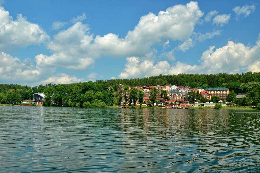 Widok na Hotel od strony jeziora Czos Hotel Solar Palace Spa & Wellness