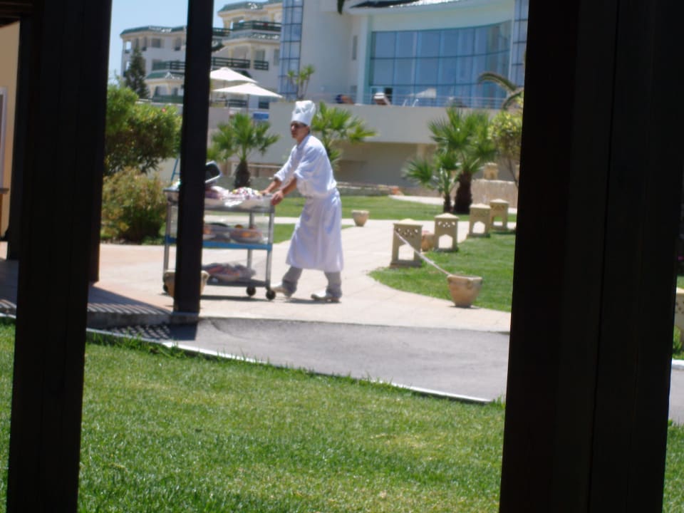 Koch bei Vorbereitung Iberostar Selection Kantaoui Bay