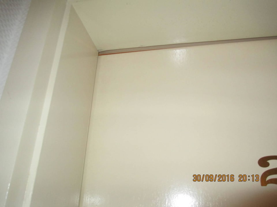 Spalt in Eingangangstür Strandhotel Ahlbeck