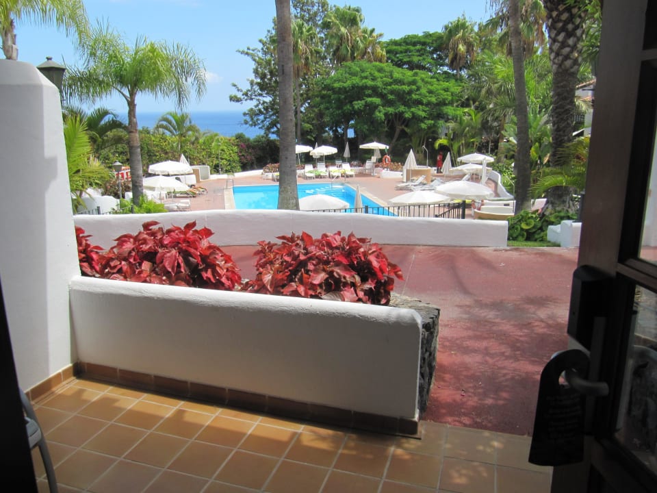 Aus der Tür des Familienzimmers  Hotel Jardin Tecina