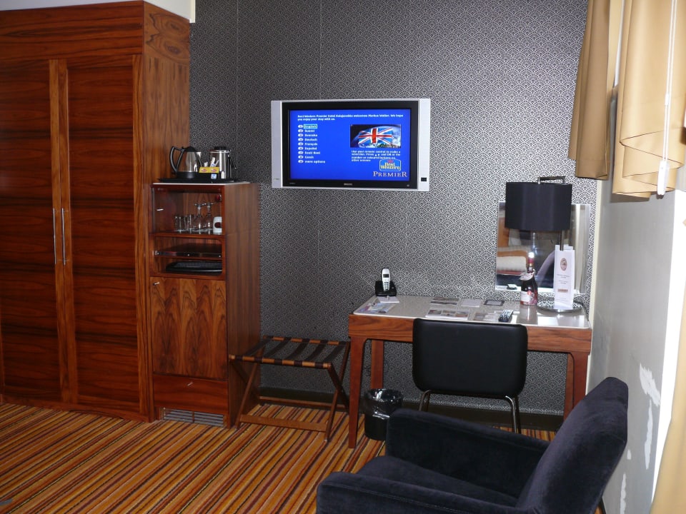 Schrank, Schreibtisch, Fernseher Clarion Collection Hotel Katajanokka