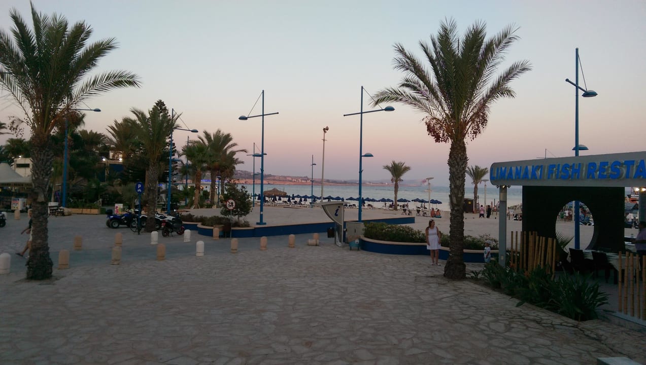 Blick vom Hotel zum strand Limanaki Beach Hotel