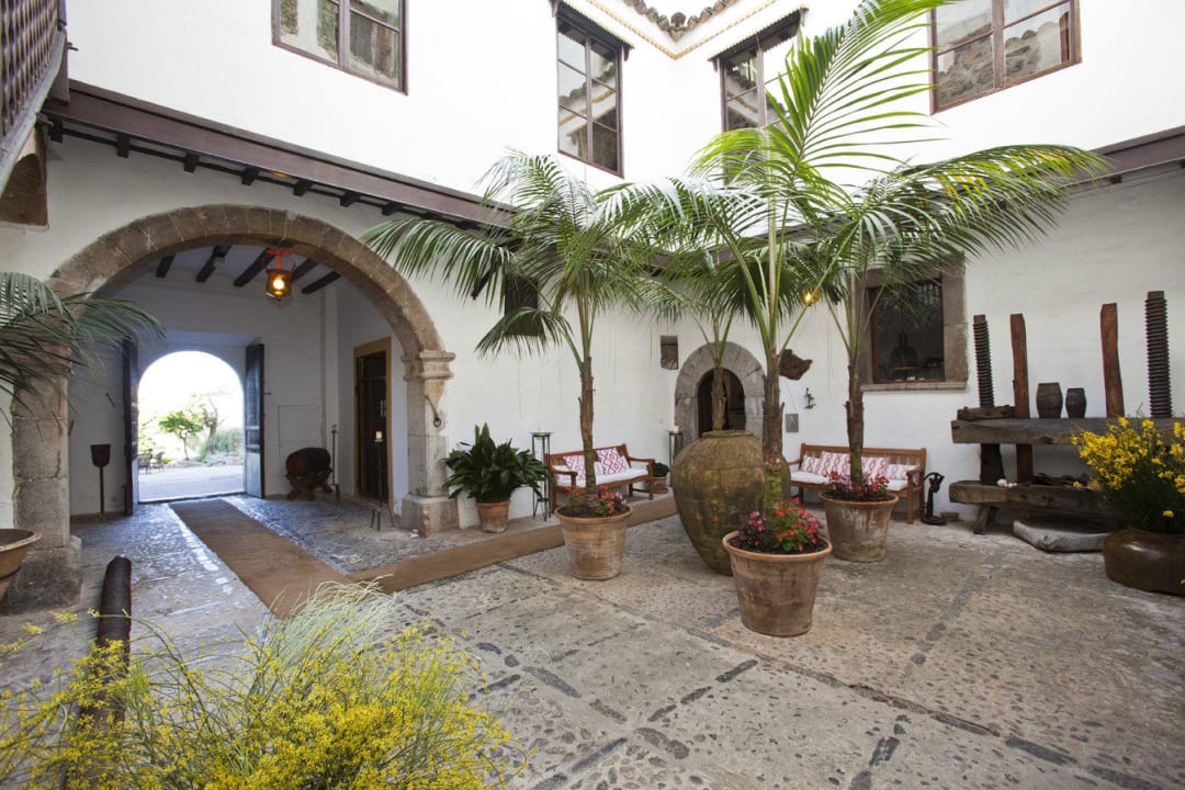 Patio Hotel Es Port