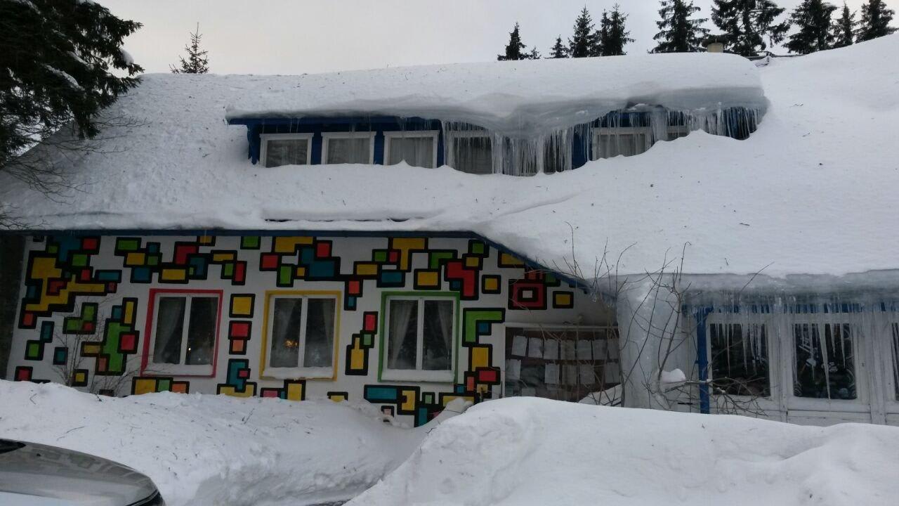 Tief verschneites Hochkopfhaus Hotel Hochkopfhaus Zum Auerhahn