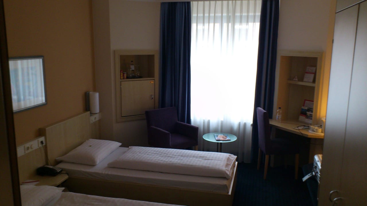 Doppelzimmer zur Straße IntercityHotel Nürnberg