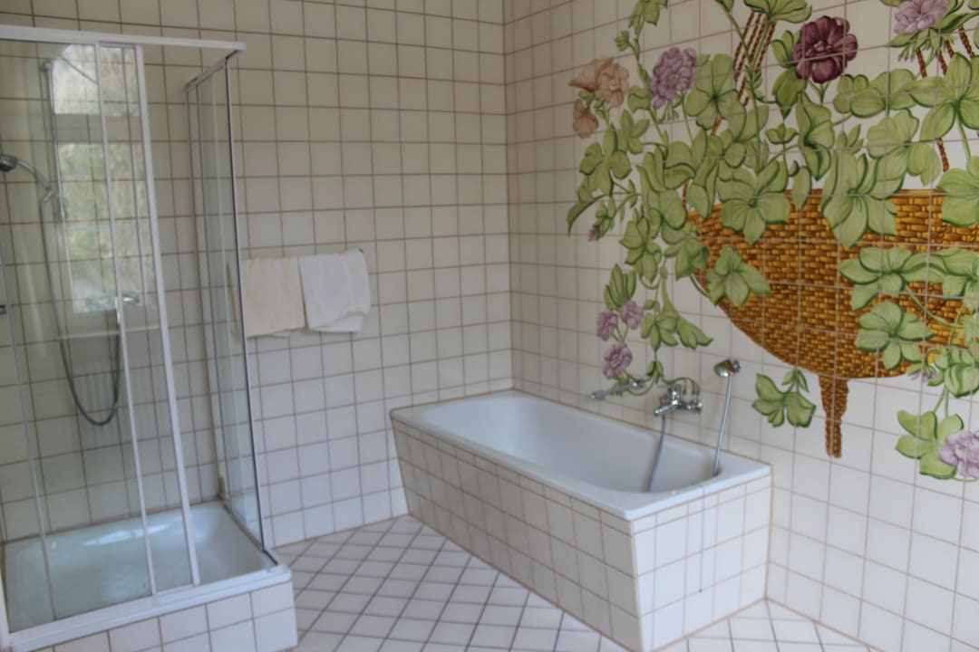 Bad Zimmer 1 im Herrenhaus Villa Carlshorst