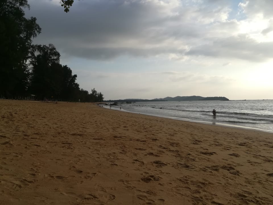 Abends 18.00 Uhr The Briza Beach Resort Khaolak