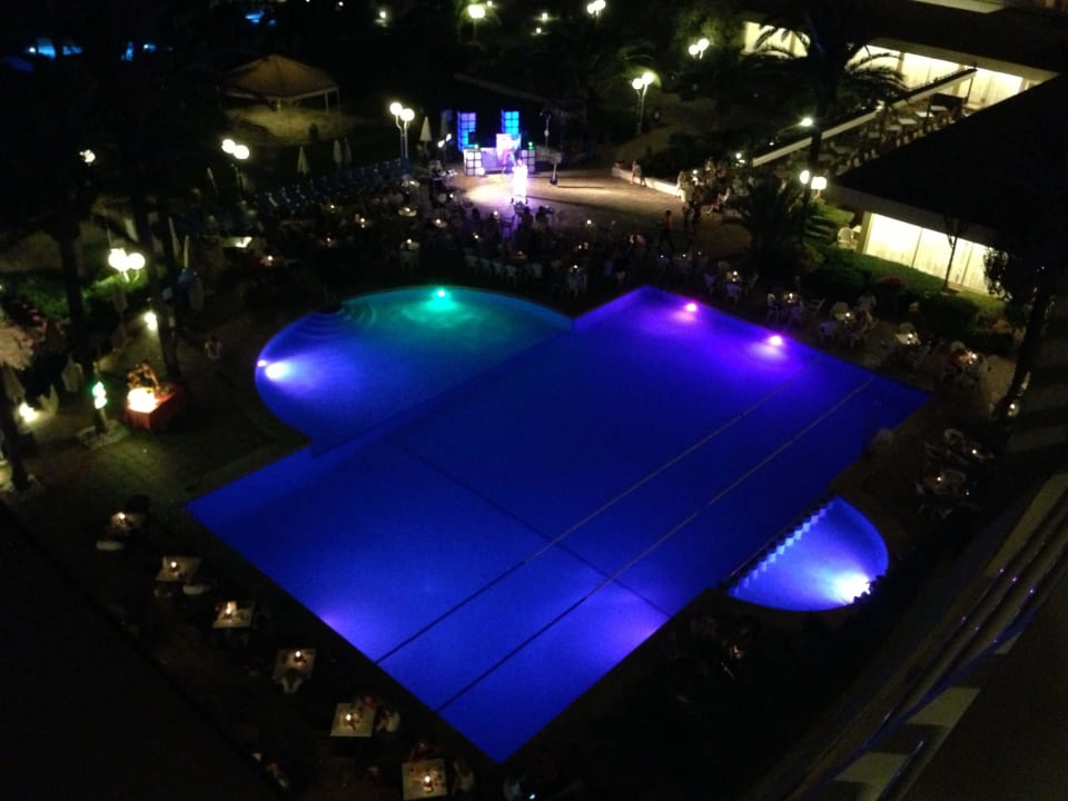Ausblick auf das Aktivbecken bei Nacht (5. Stock) Grupotel Gran Vista & Spa