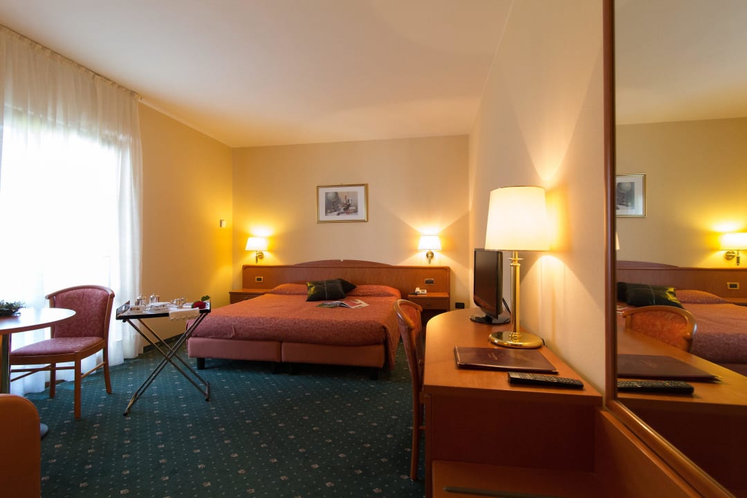 Zimmer Hotel La Perla