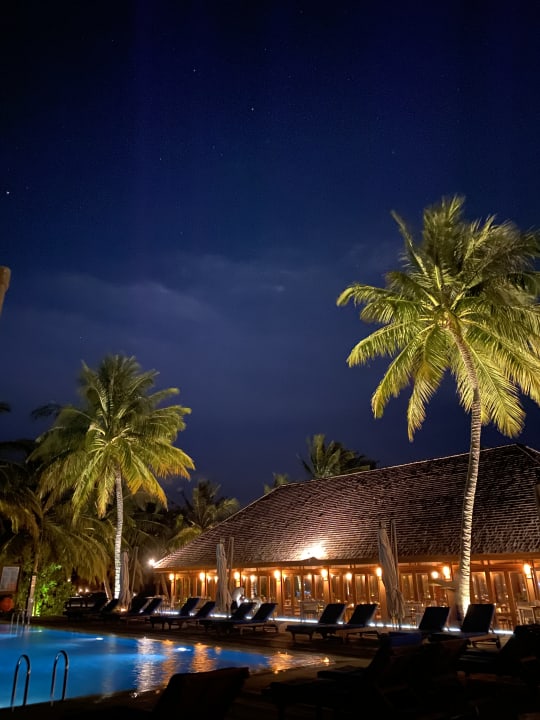 Pool Vilamendhoo Island Resort & Spa
