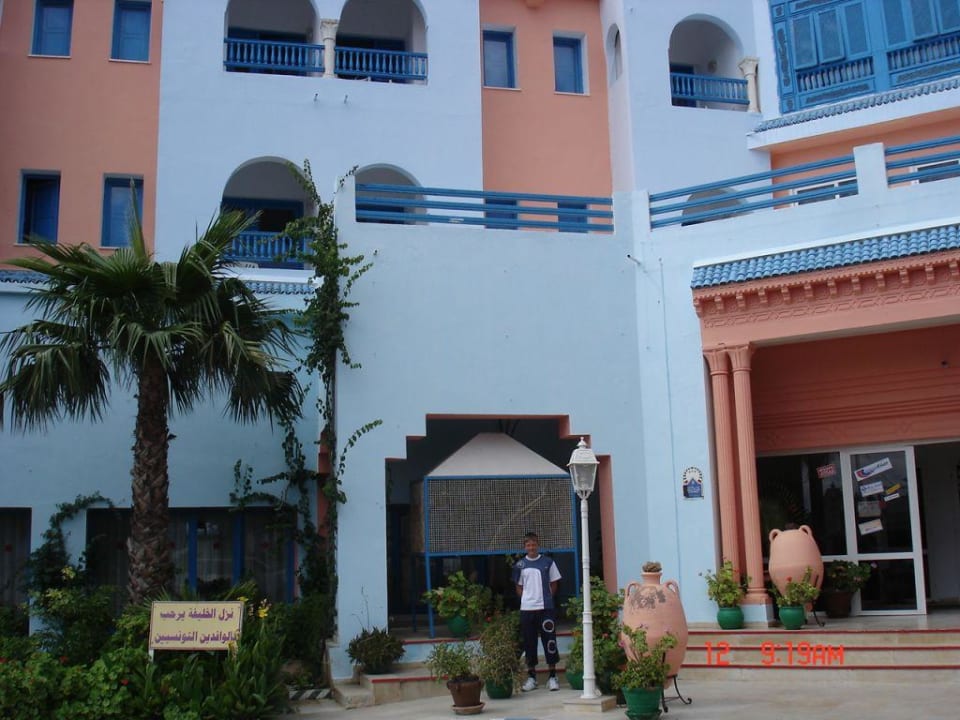 Wejście do hotelu Hotel Le Khalife