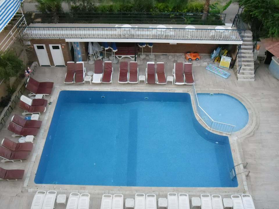 Pool ist etwas klein Semt Luna Beach Hotel