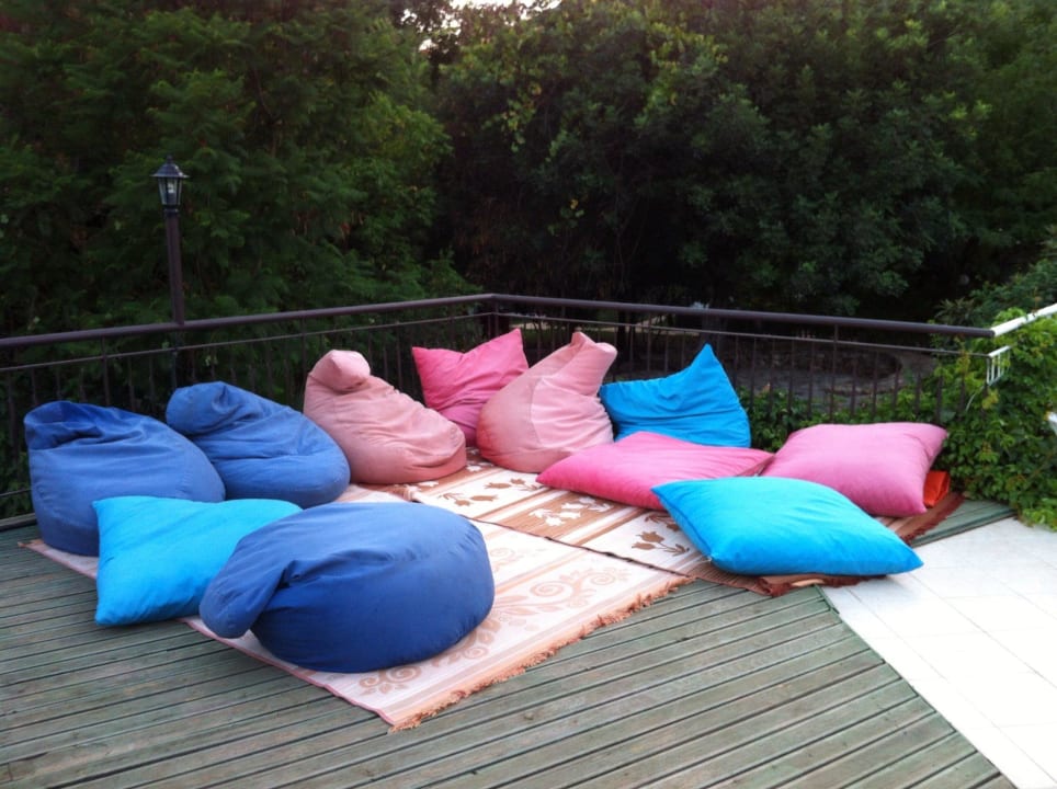 Relaxzone am Pool LYKIA lodge | home of happiness