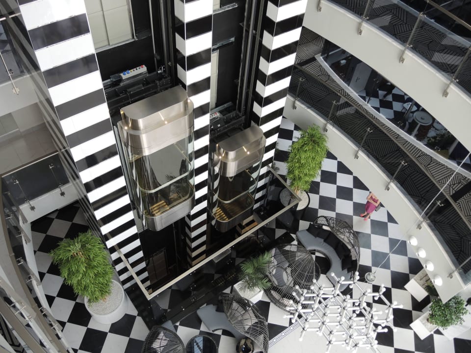 Lobby Aufzüge Sunprime C-Lounge