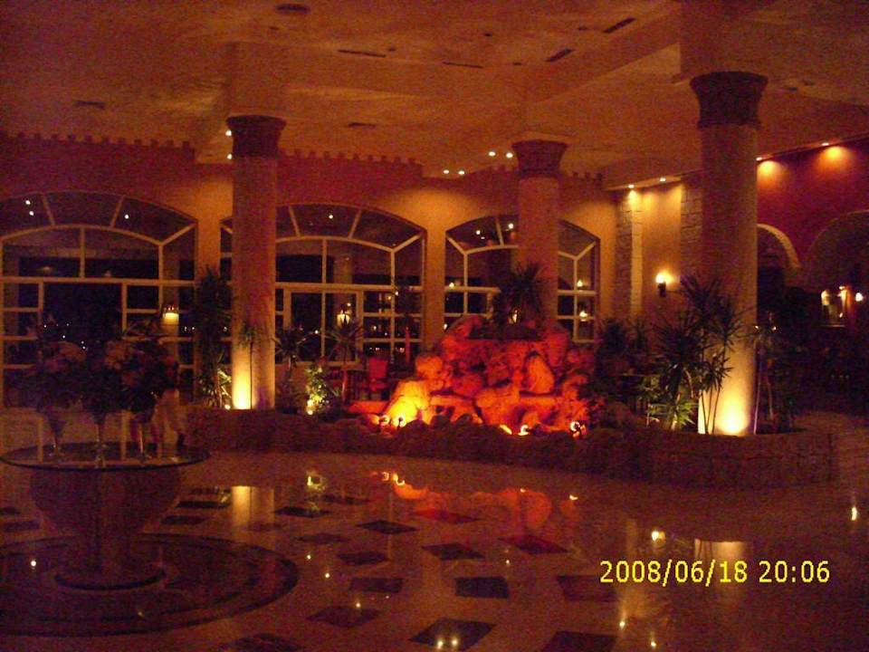 Główne wejście Regency Plaza Aqua Park & Spa