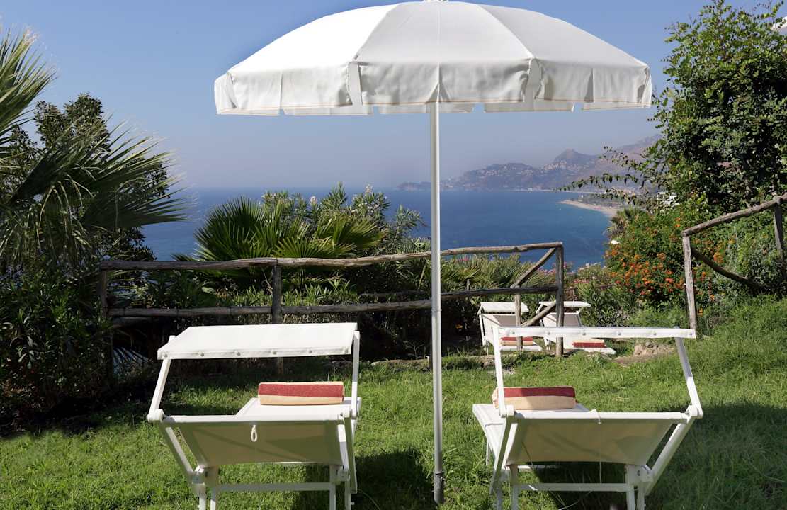 Sonnenterrassen im Garten TUI Blue Puntamare